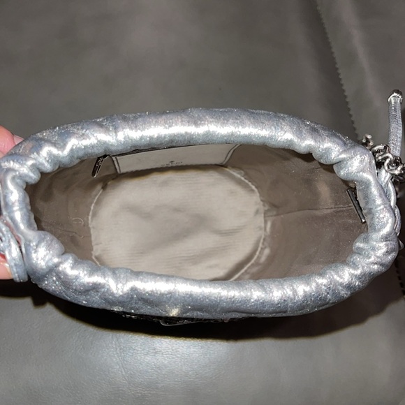 Preloved Gucci bucket bag mini with silver Sequence pristine condition dust bag. - Picture 7 of 9